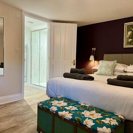 Holyland House - Greenacres Estates Lamphey Bagian luar foto