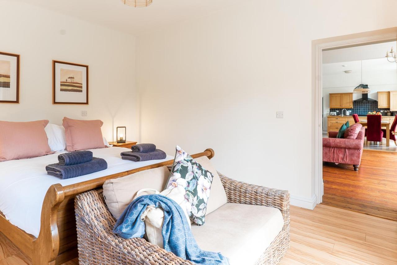 Holyland House - Greenacres Estates Lamphey Bagian luar foto