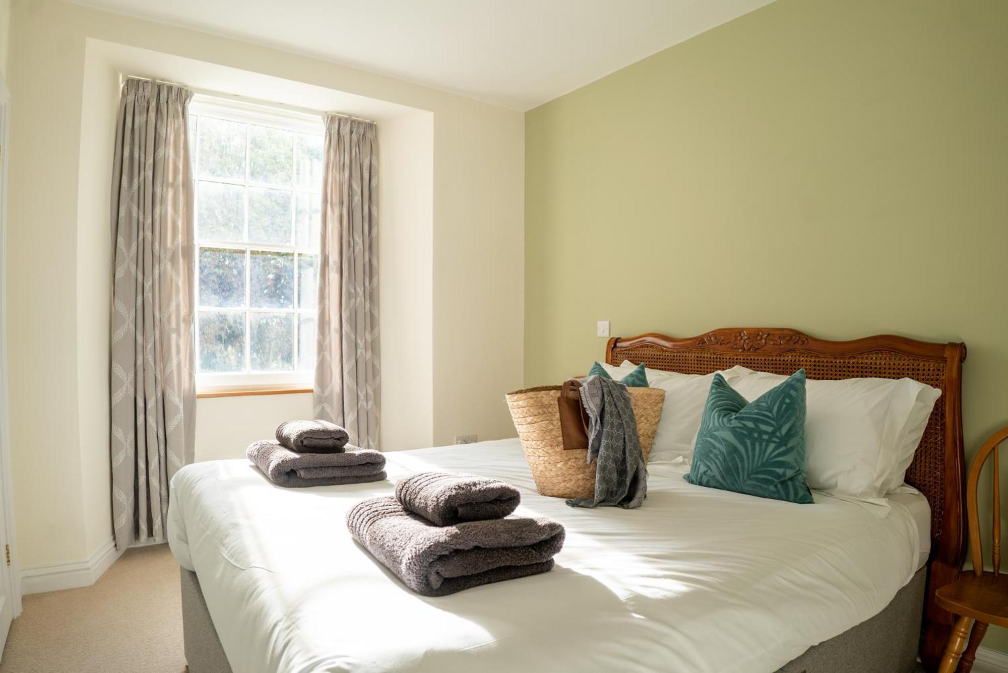 Holyland House - Greenacres Estates Lamphey Bagian luar foto