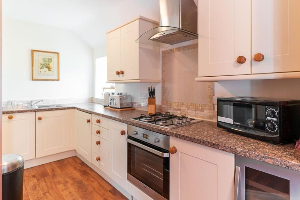 Holyland House - Greenacres Estates Lamphey Bagian luar foto