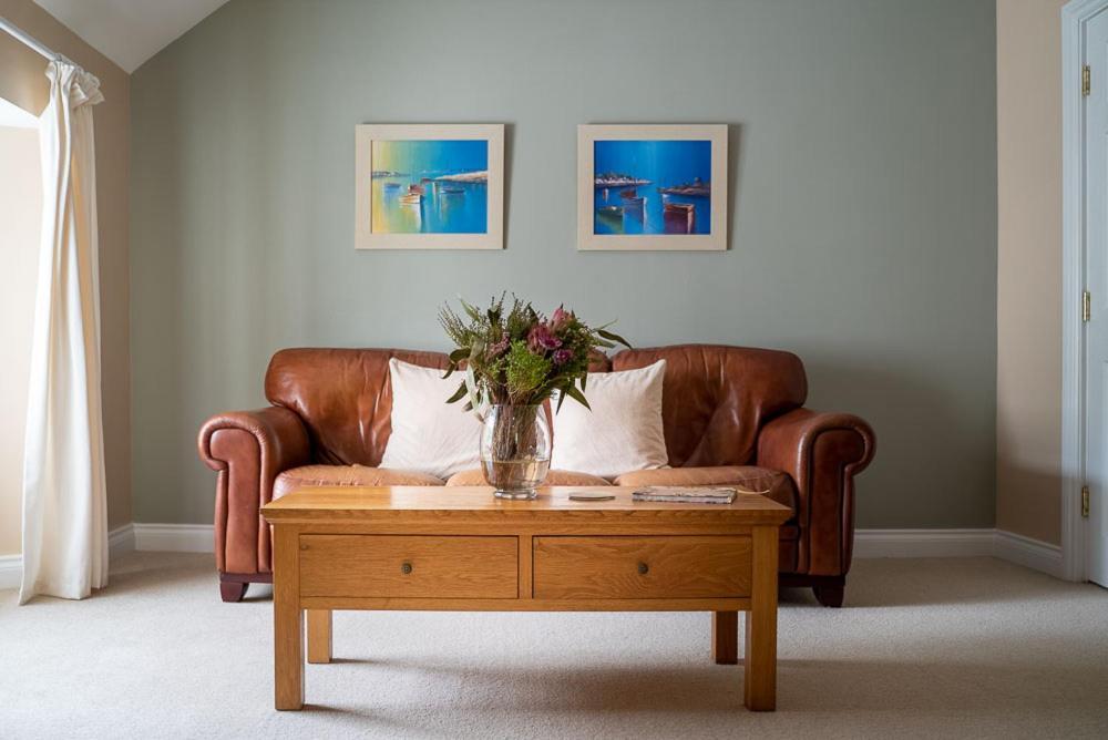 Holyland House - Greenacres Estates Lamphey Bagian luar foto