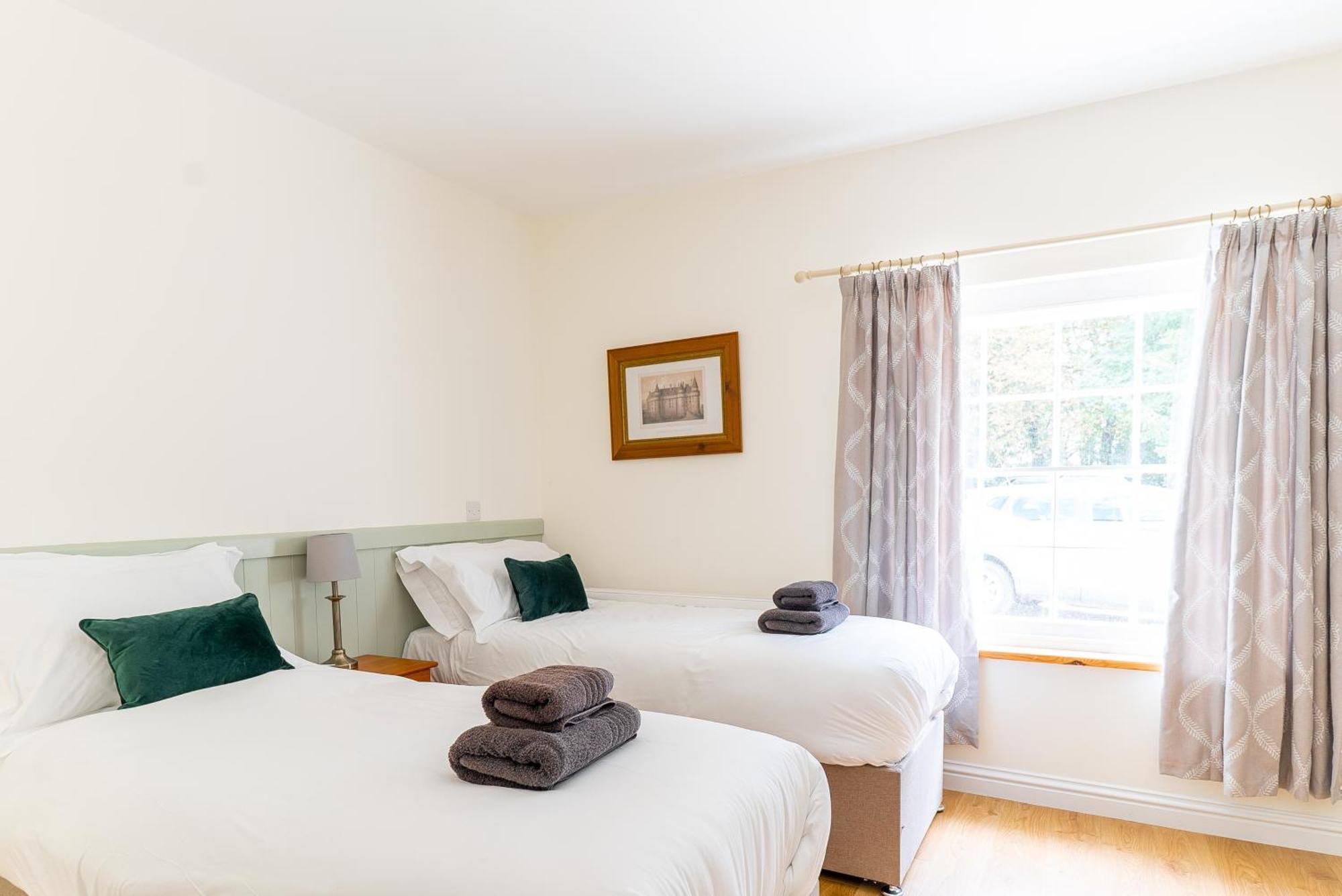 Holyland House - Greenacres Estates Lamphey Bagian luar foto