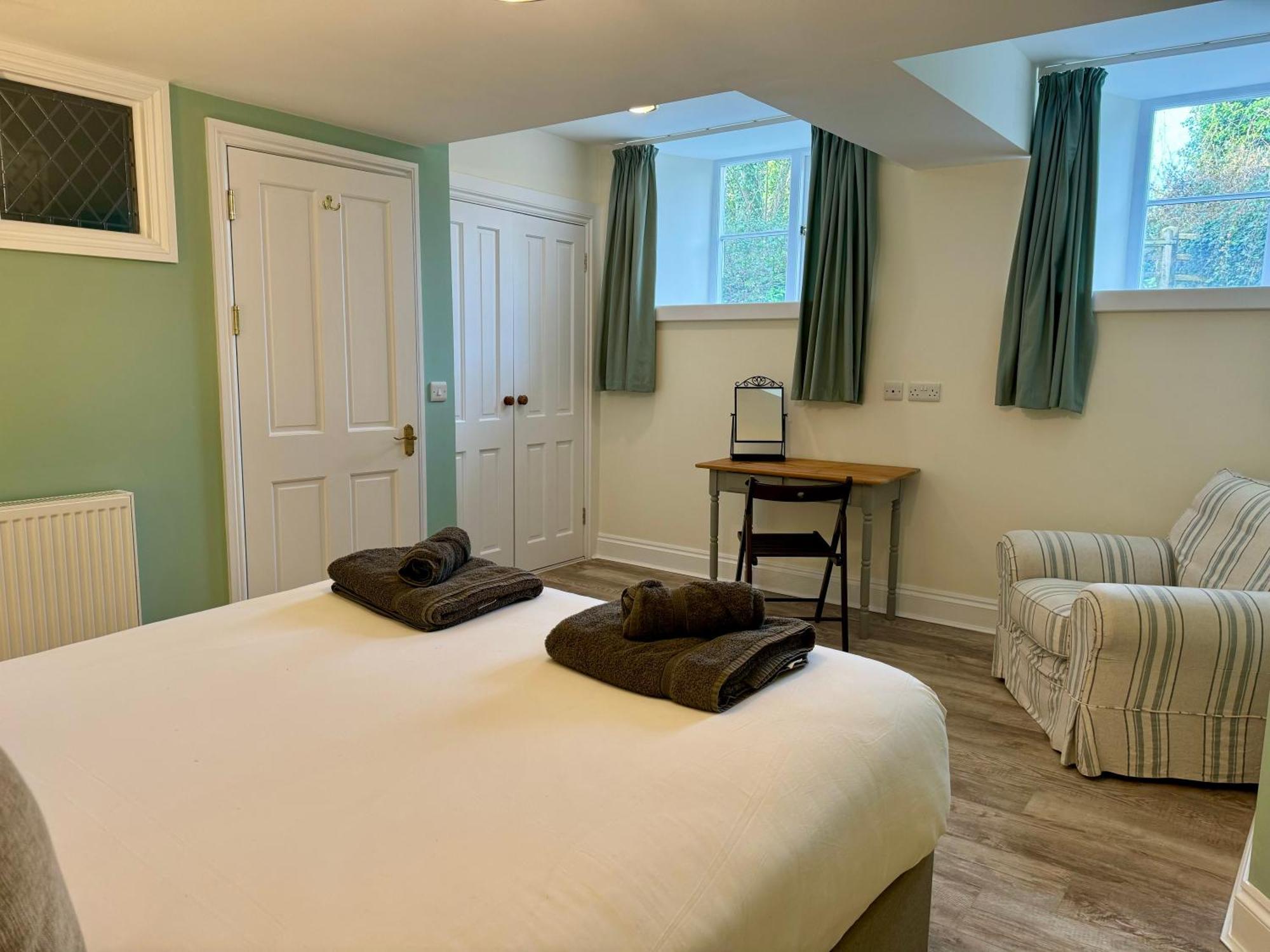Holyland House - Greenacres Estates Lamphey Bagian luar foto
