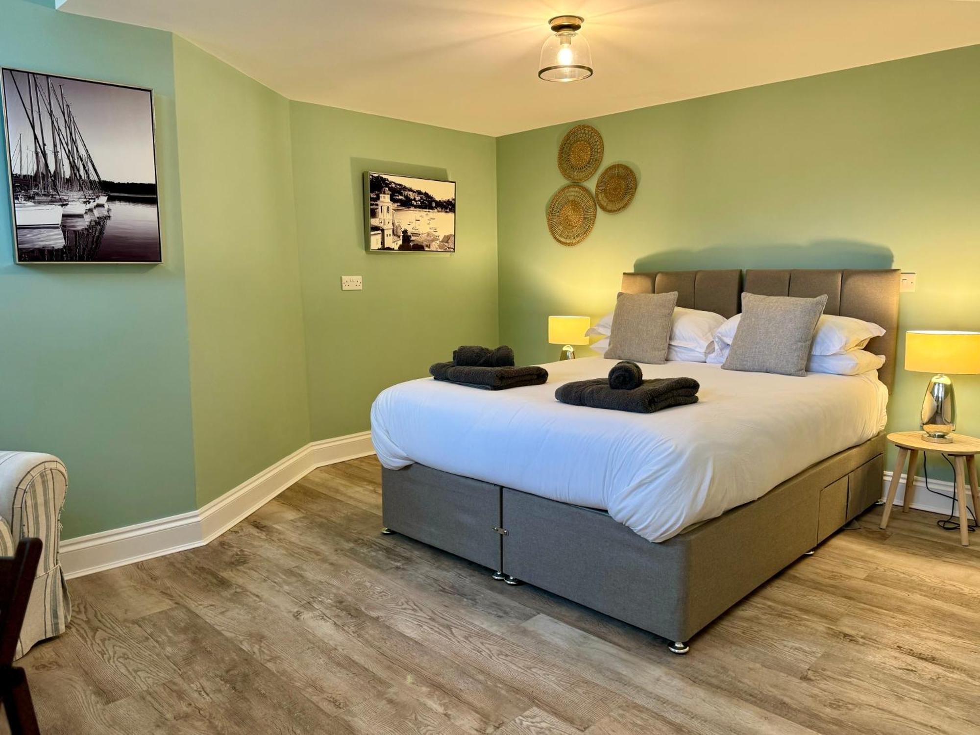 Holyland House - Greenacres Estates Lamphey Bagian luar foto
